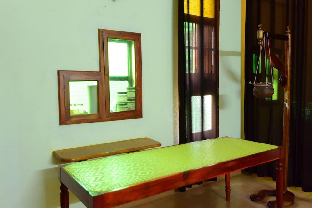 Kovalam Beach Hotel Exterior photo