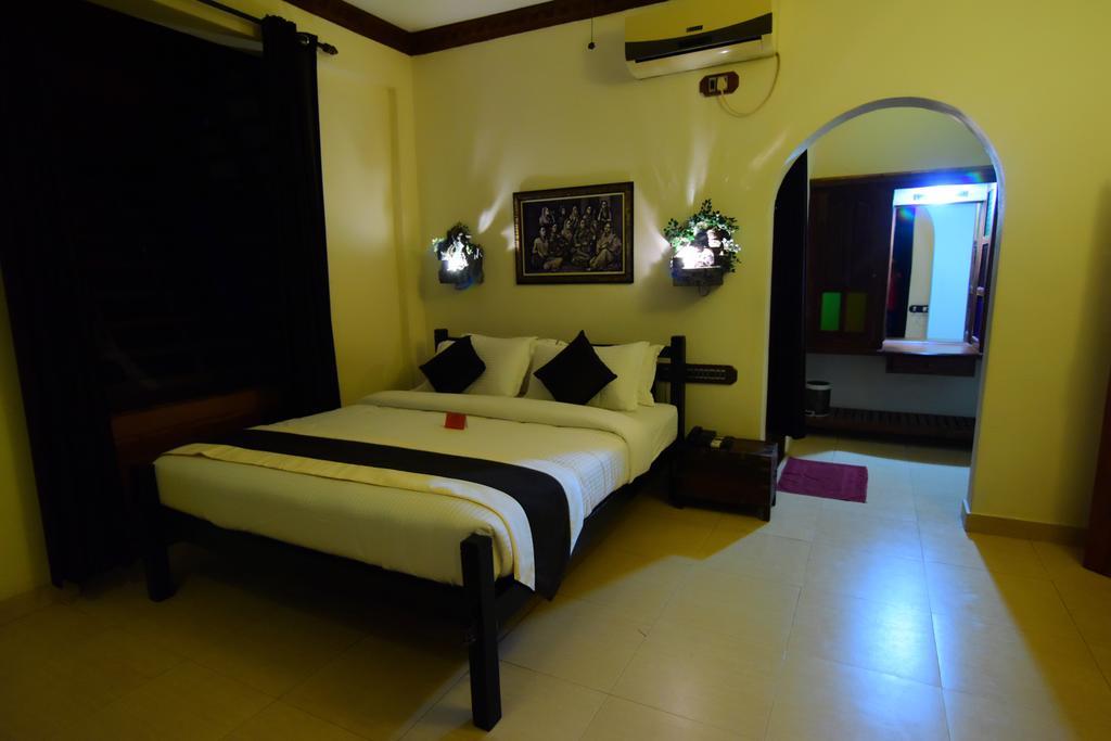 Kovalam Beach Hotel Exterior photo