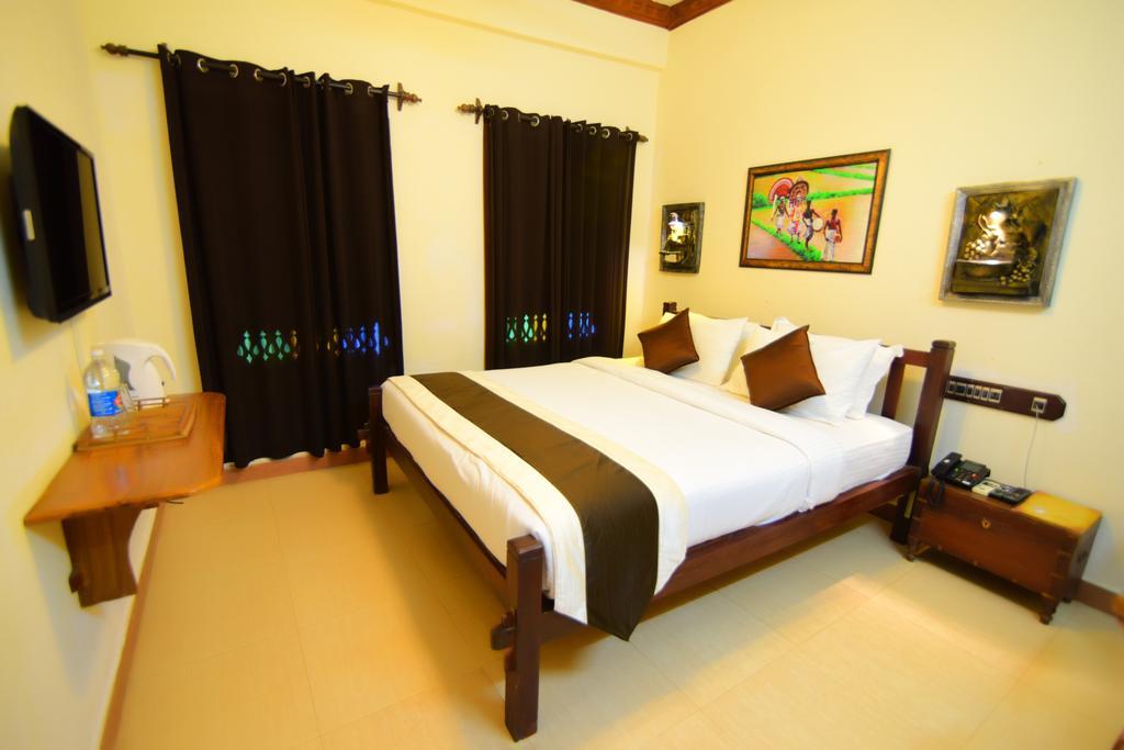 Kovalam Beach Hotel Exterior photo