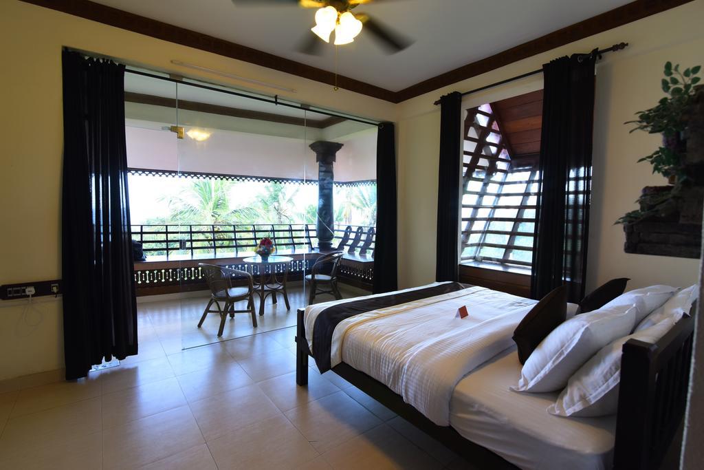 Kovalam Beach Hotel Exterior photo