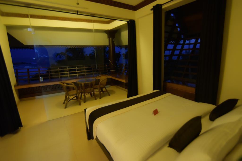 Kovalam Beach Hotel Exterior photo