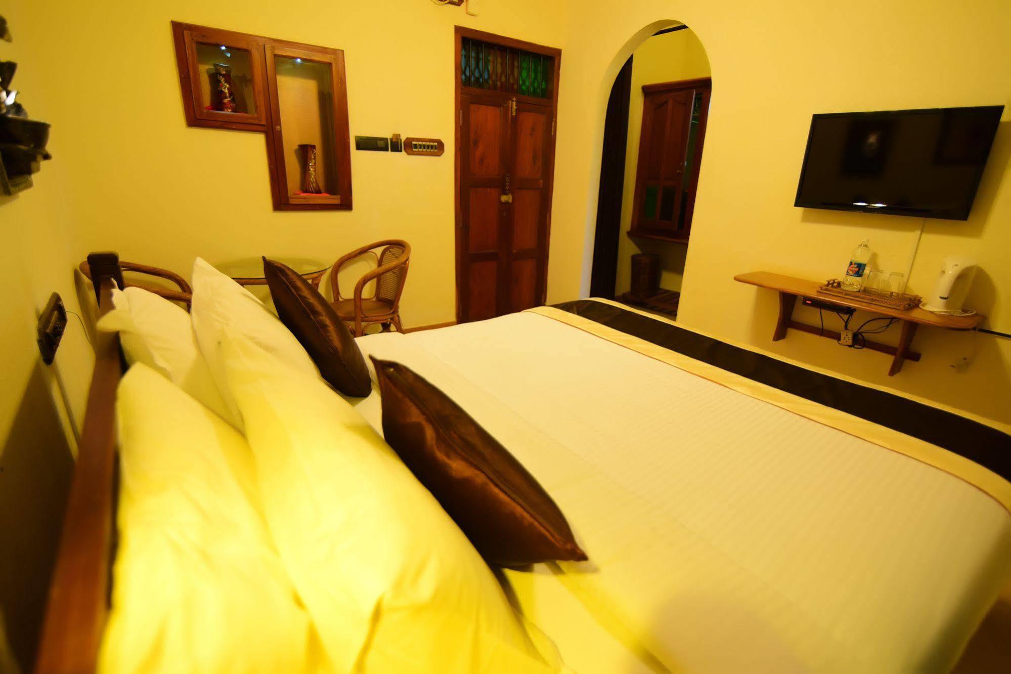 Kovalam Beach Hotel Exterior photo
