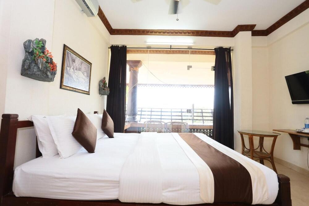 Kovalam Beach Hotel Exterior photo