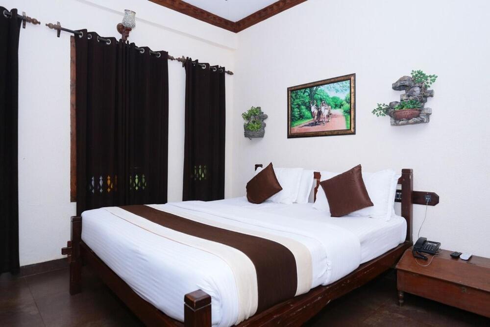 Kovalam Beach Hotel Exterior photo