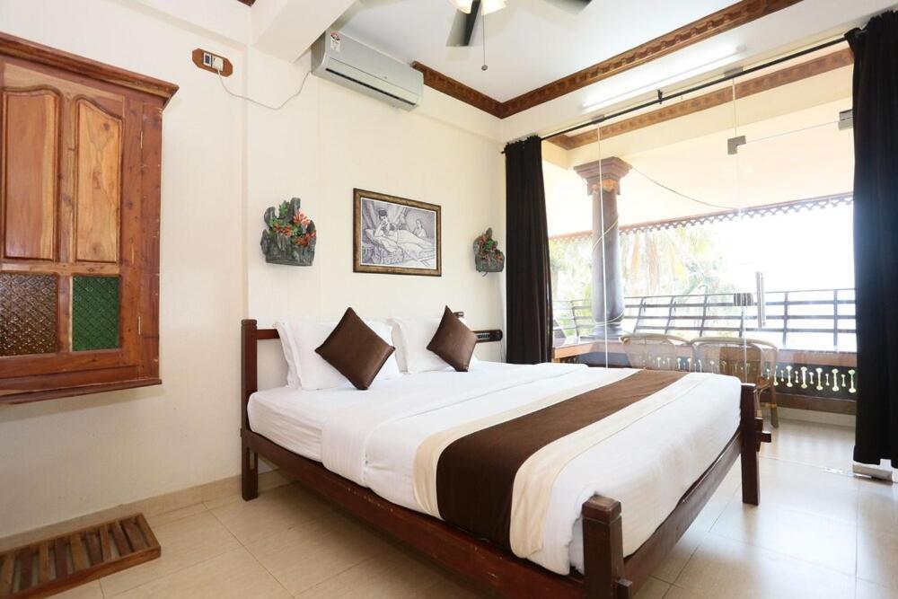 Kovalam Beach Hotel Exterior photo