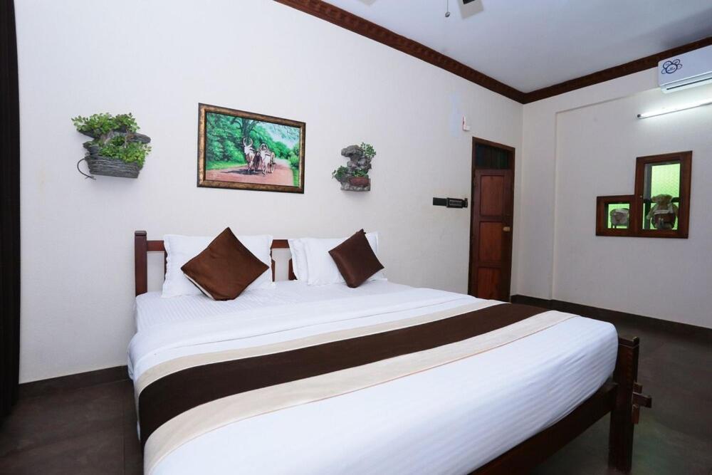 Kovalam Beach Hotel Exterior photo